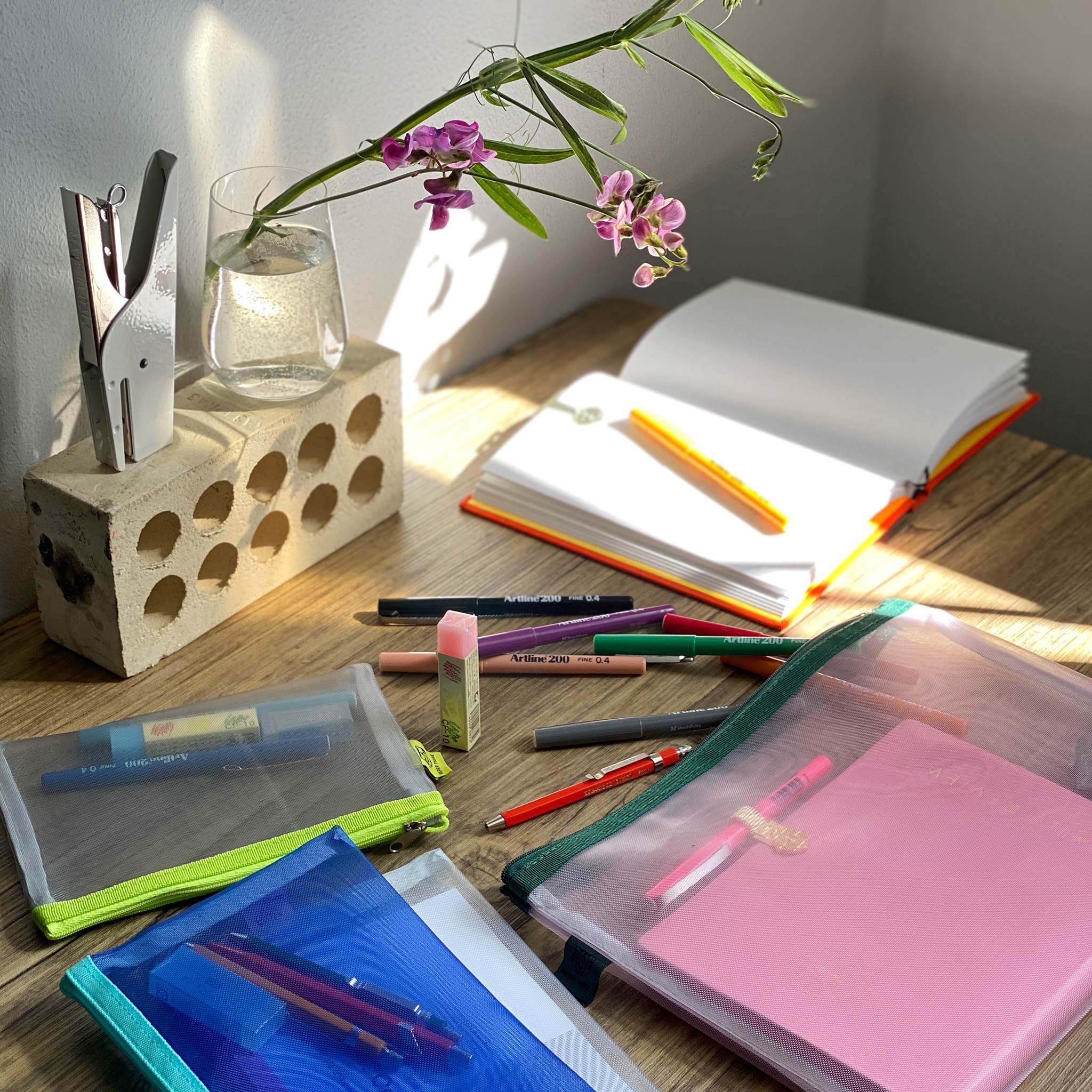 Mesh Pouch Display on Desk